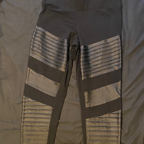 Torrid Black moto leggings - Picture 3 of 3